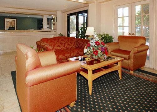 Hotel Red Roof Plus+ Dallas - 3*