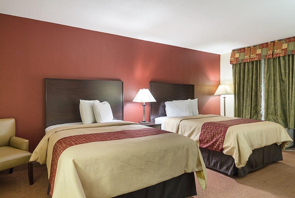 Red Roof Plus+ Dallas - Hotel Addison