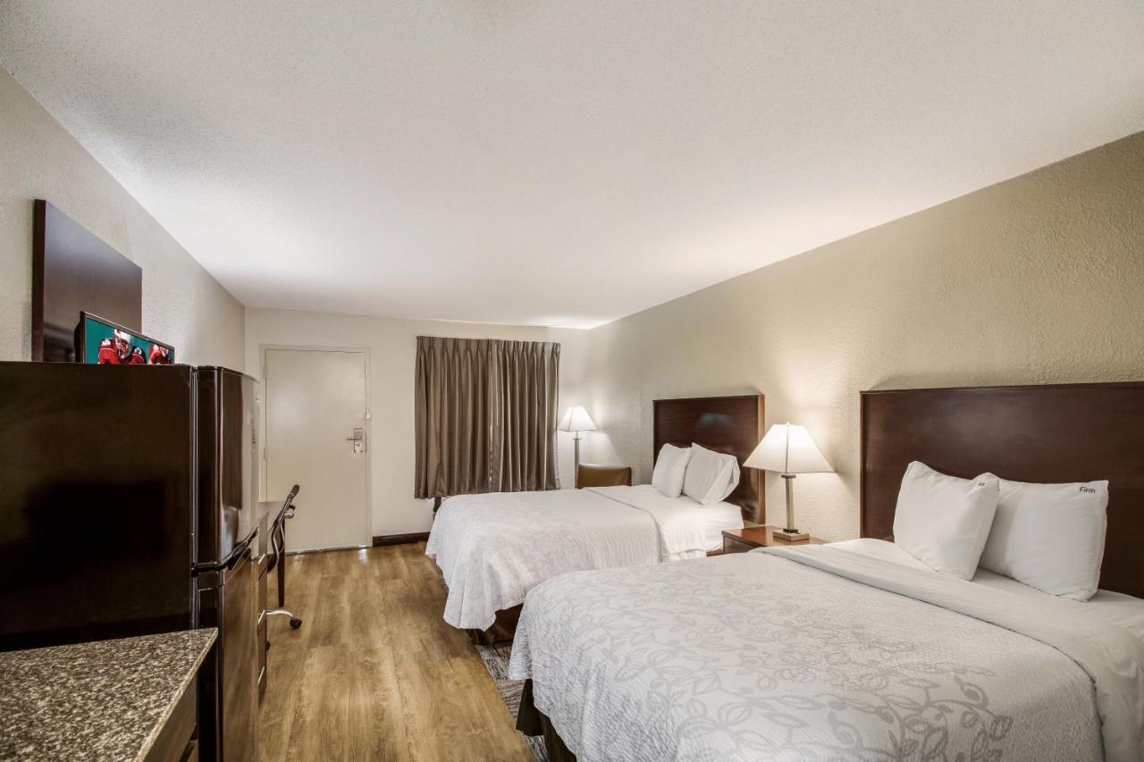 Hotel Red Roof Plus+ Dallas - 3*