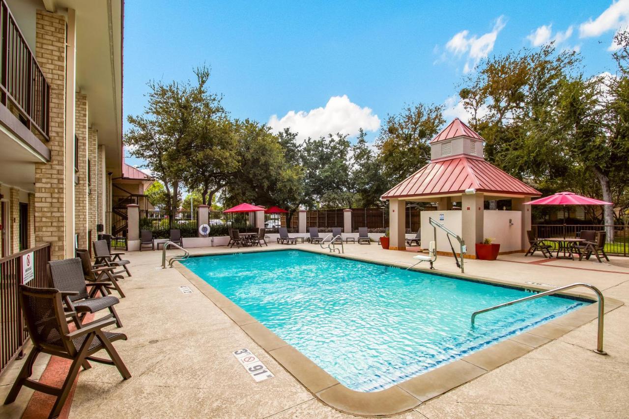 Red Roof Plus+ Dallas -