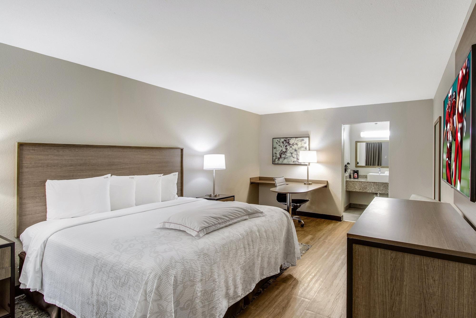 Red Roof Plus+ Dallas -