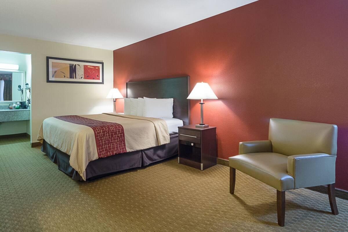 Red Roof Plus+ Dallas - Hotel
