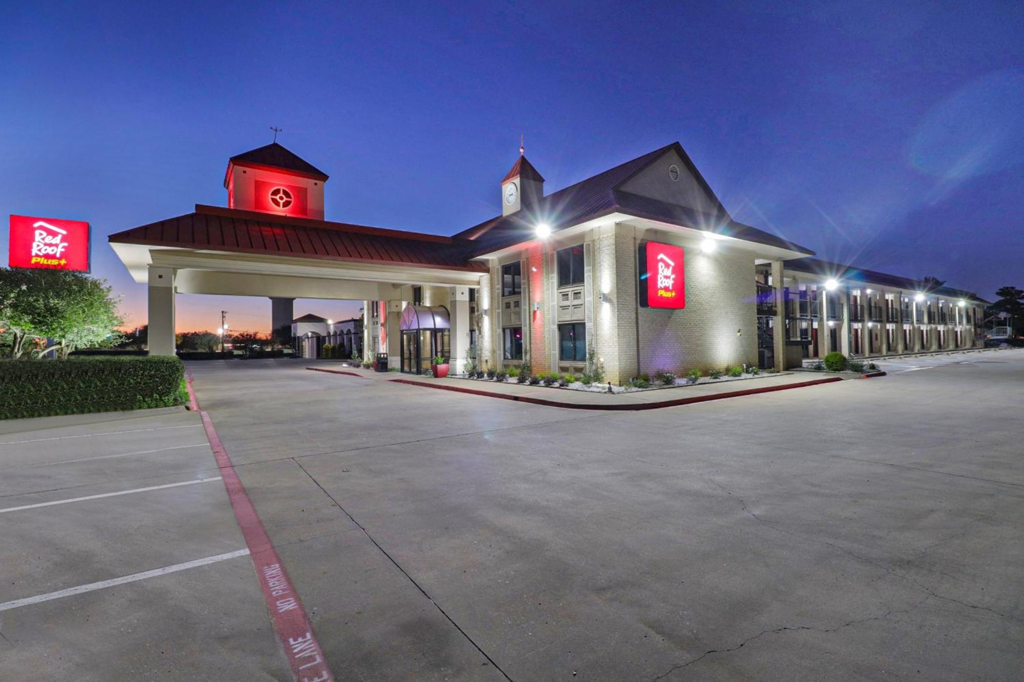 Hotel Red Roof Plus+ Dallas - Addison