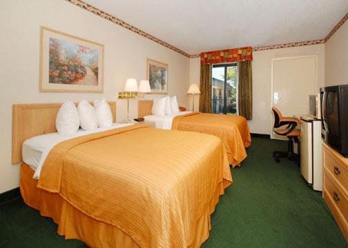 Hotel Red Roof Plus+ Dallas - 3*